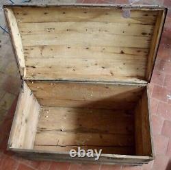Old Malle Chest Travel Box Bombed With Vintage Keys And Baskets Around 1900