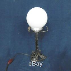 Lampe en fer forge art nouveau deco globe blanc en verre vintage ancien