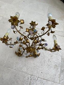 Lustre Vintage Art Nouveau en métal doré et fleurs en porcelaine à 6 lampes