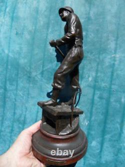 Vintage fireman Statue pompier soldat du Feu by H Weisse plaque datée de 1929
